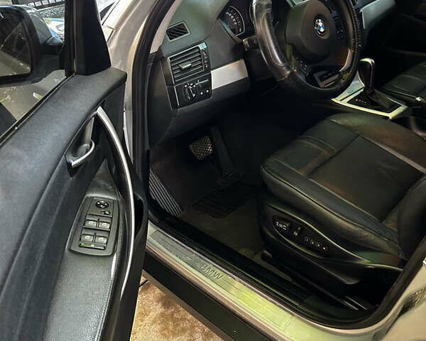 Серый БМВ Х3, объемом двигателя 2 л и пробегом 249 тыс. км за 10500 $, фото 2 на Automoto.ua