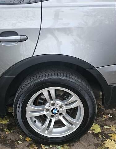 Серый БМВ Х3, объемом двигателя 2 л и пробегом 270 тыс. км за 10000 $, фото 6 на Automoto.ua