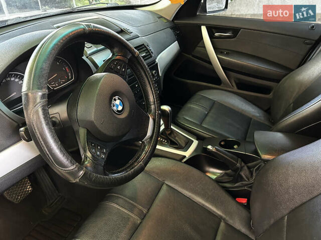 Серый БМВ Х3, объемом двигателя 2 л и пробегом 249 тыс. км за 10500 $, фото 3 на Automoto.ua
