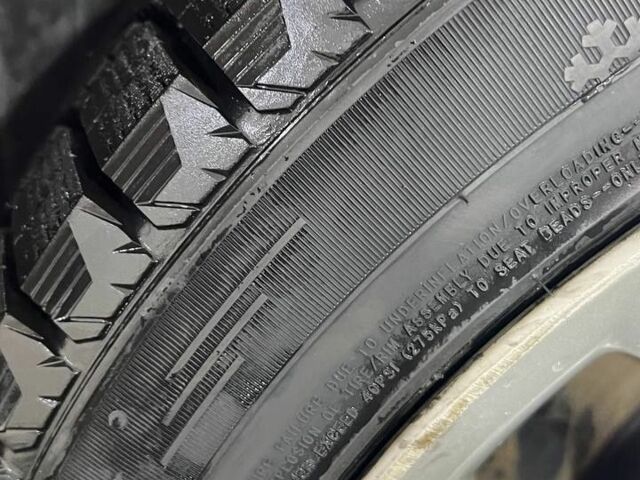 Сірий БМВ Х3, об'ємом двигуна 3 л та пробігом 260 тис. км за 5000 $, фото 7 на Automoto.ua