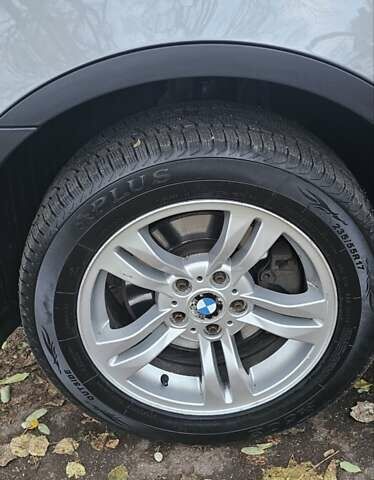 Серый БМВ Х3, объемом двигателя 2 л и пробегом 270 тыс. км за 10000 $, фото 5 на Automoto.ua