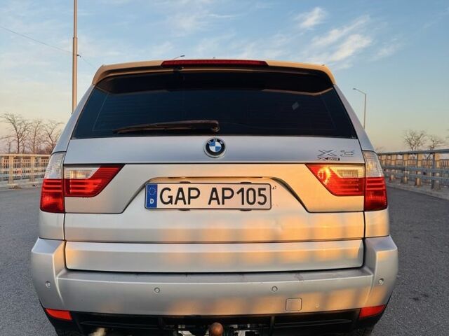 Серый БМВ Х3, объемом двигателя 2 л и пробегом 300 тыс. км за 4500 $, фото 3 на Automoto.ua