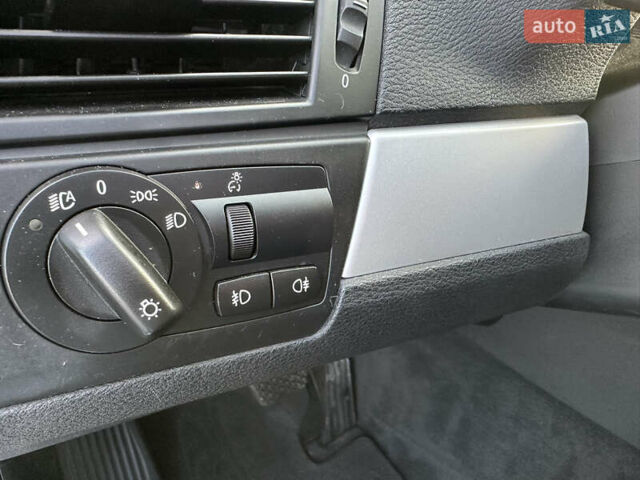 Серый БМВ Х3, объемом двигателя 2 л и пробегом 254 тыс. км за 11600 $, фото 66 на Automoto.ua