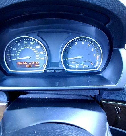 Серый БМВ Х3, объемом двигателя 3 л и пробегом 260 тыс. км за 9200 $, фото 9 на Automoto.ua