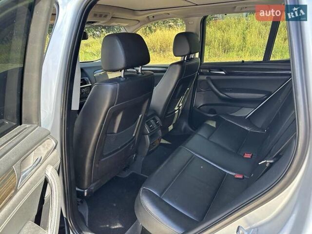 Серый БМВ Х3, объемом двигателя 3 л и пробегом 103 тыс. км за 10500 $, фото 5 на Automoto.ua