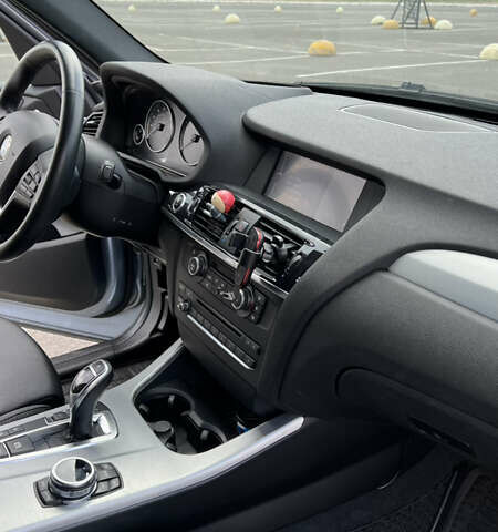 Серый БМВ Х3, объемом двигателя 2.98 л и пробегом 180 тыс. км за 14000 $, фото 6 на Automoto.ua