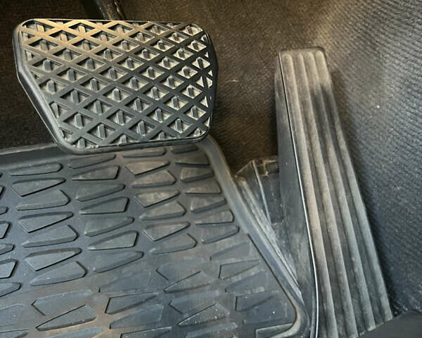 Серый БМВ Х3, объемом двигателя 2 л и пробегом 259 тыс. км за 17900 $, фото 8 на Automoto.ua