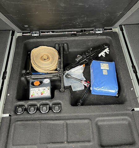 Серый БМВ Х3, объемом двигателя 2 л и пробегом 169 тыс. км за 19300 $, фото 22 на Automoto.ua