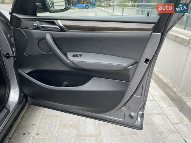 Серый БМВ Х3, объемом двигателя 2 л и пробегом 155 тыс. км за 15000 $, фото 23 на Automoto.ua