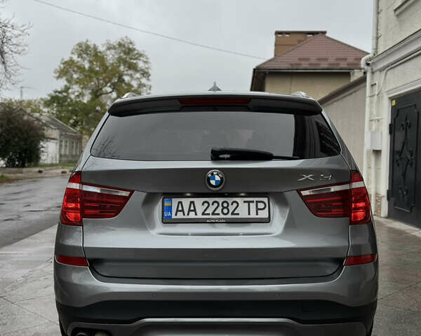 Серый БМВ Х3, объемом двигателя 2 л и пробегом 175 тыс. км за 15000 $, фото 5 на Automoto.ua