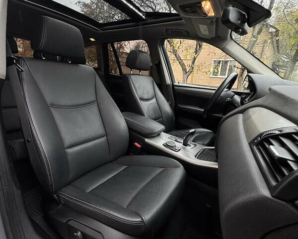 Серый БМВ Х3, объемом двигателя 2 л и пробегом 175 тыс. км за 15000 $, фото 12 на Automoto.ua