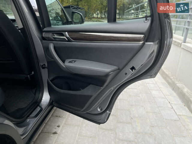 Серый БМВ Х3, объемом двигателя 2 л и пробегом 155 тыс. км за 15000 $, фото 28 на Automoto.ua