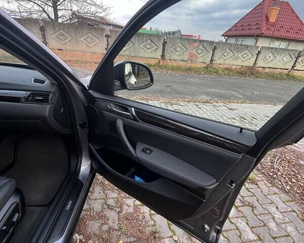 Серый БМВ Х3, объемом двигателя 2 л и пробегом 205 тыс. км за 19500 $, фото 63 на Automoto.ua
