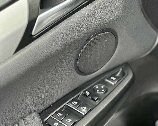 Серый БМВ Х3, объемом двигателя 2 л и пробегом 187 тыс. км за 15500 $, фото 7 на Automoto.ua