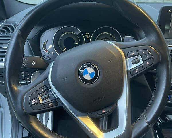 Серый БМВ Х3, объемом двигателя 3 л и пробегом 127 тыс. км за 32500 $, фото 22 на Automoto.ua