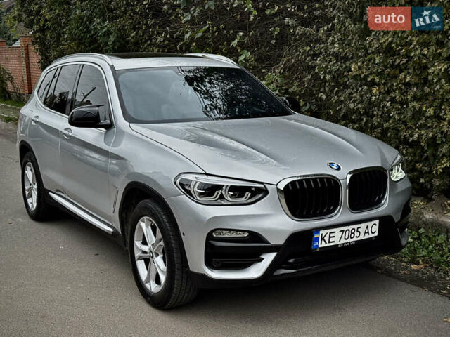 Серый БМВ Х3, объемом двигателя 2 л и пробегом 141 тыс. км за 22500 $, фото 4 на Automoto.ua