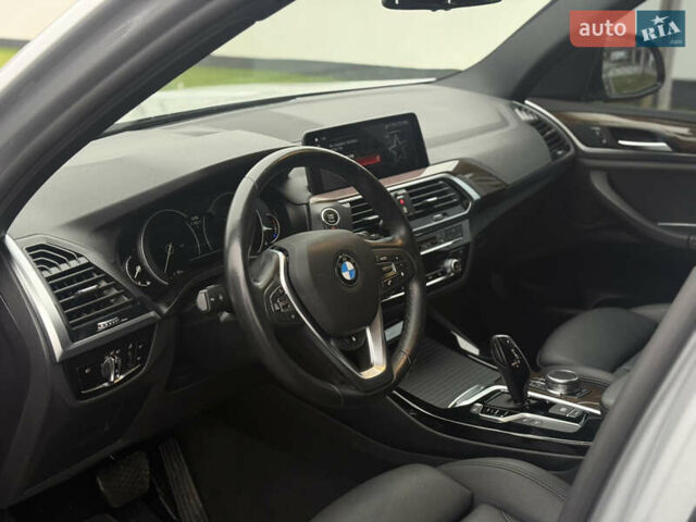 Серый БМВ Х3, объемом двигателя 2 л и пробегом 80 тыс. км за 23800 $, фото 15 на Automoto.ua