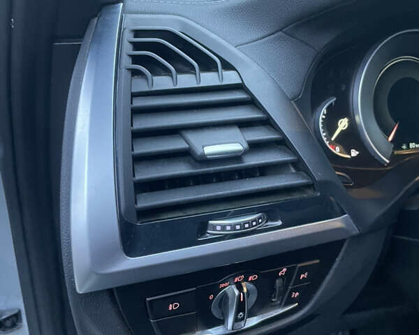 Серый БМВ Х3, объемом двигателя 3 л и пробегом 127 тыс. км за 32500 $, фото 25 на Automoto.ua