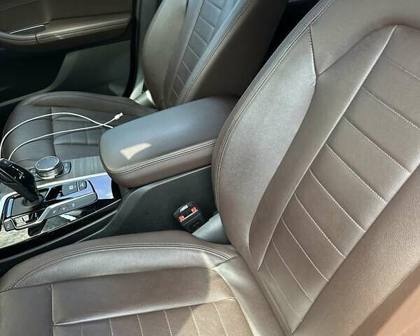 Серый БМВ Х3, объемом двигателя 2 л и пробегом 117 тыс. км за 32500 $, фото 10 на Automoto.ua