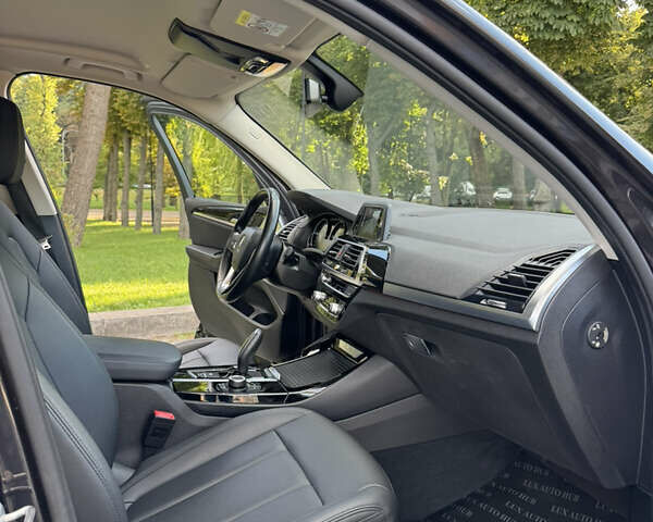 Серый БМВ Х3, объемом двигателя 2 л и пробегом 85 тыс. км за 31555 $, фото 104 на Automoto.ua