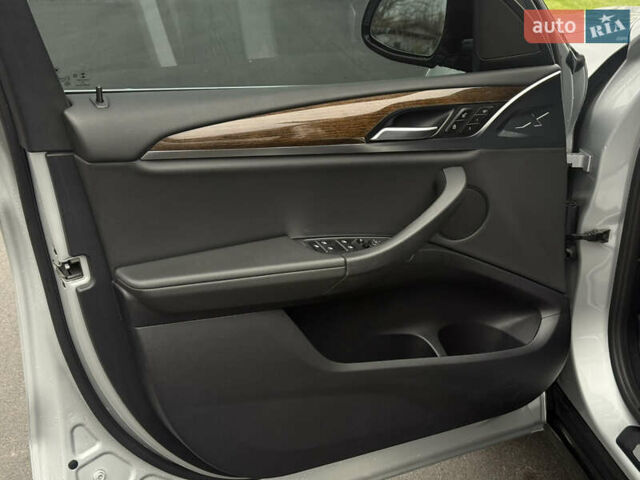 Серый БМВ Х3, объемом двигателя 2 л и пробегом 80 тыс. км за 23800 $, фото 16 на Automoto.ua