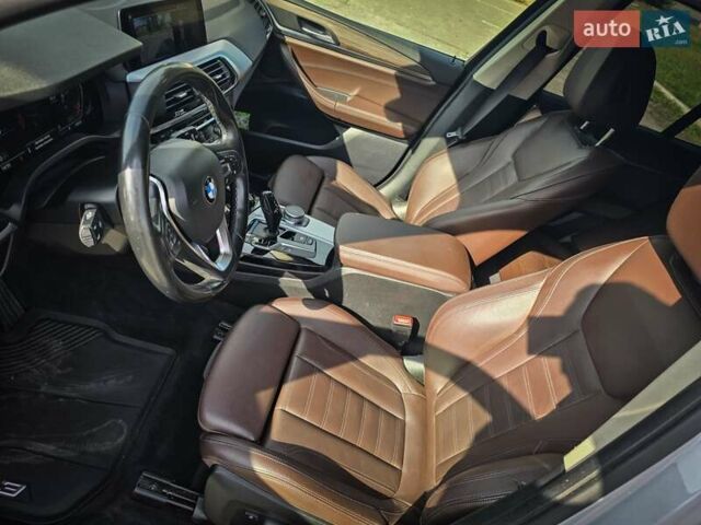 Серый БМВ Х3, объемом двигателя 2 л и пробегом 230 тыс. км за 29999 $, фото 3 на Automoto.ua