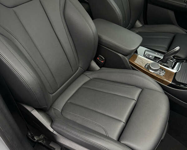 Серый БМВ Х3, объемом двигателя 2 л и пробегом 80 тыс. км за 23800 $, фото 22 на Automoto.ua