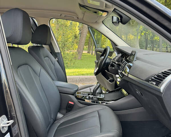 Серый БМВ Х3, объемом двигателя 2 л и пробегом 85 тыс. км за 31555 $, фото 105 на Automoto.ua