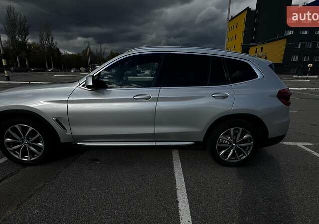 Серый БМВ Х3, объемом двигателя 2 л и пробегом 205 тыс. км за 30000 $, фото 2 на Automoto.ua