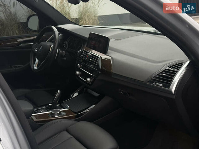 Серый БМВ Х3, объемом двигателя 2 л и пробегом 80 тыс. км за 23800 $, фото 25 на Automoto.ua