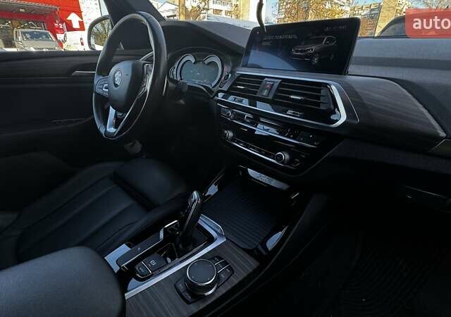 Серый БМВ Х3, объемом двигателя 2 л и пробегом 205 тыс. км за 30000 $, фото 11 на Automoto.ua