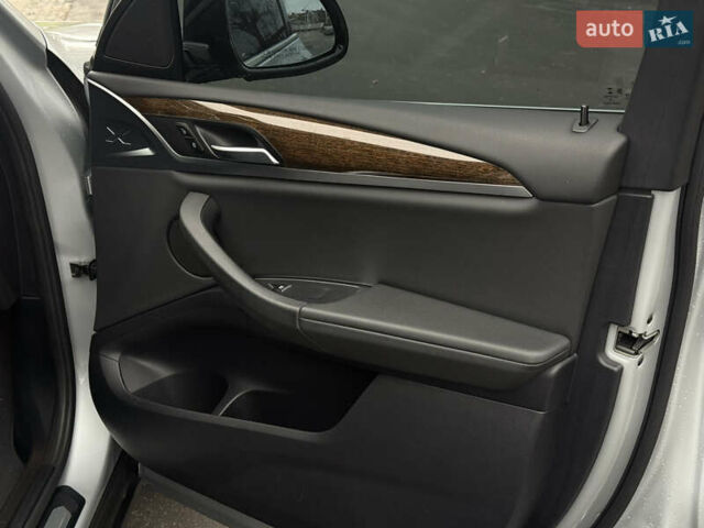 Серый БМВ Х3, объемом двигателя 2 л и пробегом 80 тыс. км за 23800 $, фото 26 на Automoto.ua