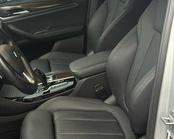 Серый БМВ Х3, объемом двигателя 2 л и пробегом 80 тыс. км за 23800 $, фото 13 на Automoto.ua