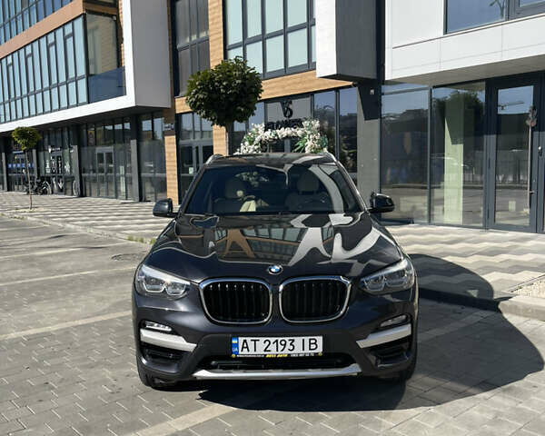 Серый БМВ Х3, объемом двигателя 2 л и пробегом 109 тыс. км за 25000 $, фото 2 на Automoto.ua