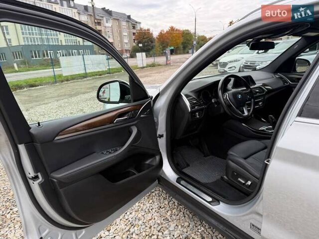 Серый БМВ Х3, объемом двигателя 2 л и пробегом 89 тыс. км за 25500 $, фото 4 на Automoto.ua