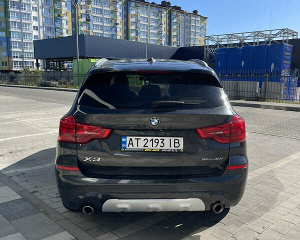 Серый БМВ Х3, объемом двигателя 2 л и пробегом 109 тыс. км за 25000 $, фото 4 на Automoto.ua