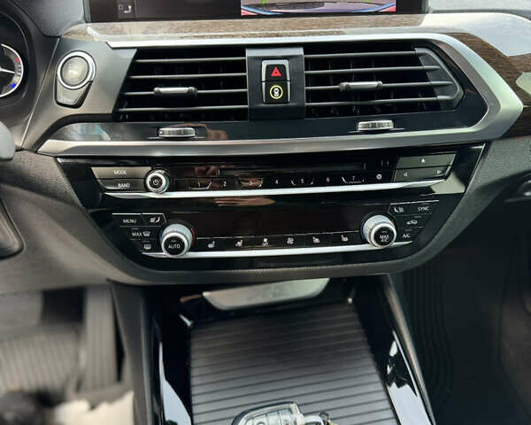 Сірий БМВ Х3, об'ємом двигуна 2 л та пробігом 150 тис. км за 27950 $, фото 28 на Automoto.ua