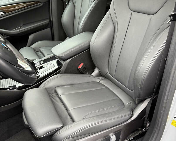 Сірий БМВ Х3, об'ємом двигуна 2 л та пробігом 139 тис. км за 23900 $, фото 13 на Automoto.ua