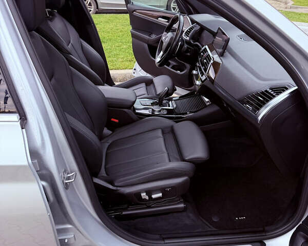 Серый БМВ Х3, объемом двигателя 2 л и пробегом 139 тыс. км за 23900 $, фото 28 на Automoto.ua