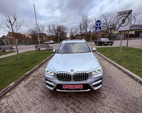 Серый БМВ Х3, объемом двигателя 2 л и пробегом 139 тыс. км за 23900 $, фото 1 на Automoto.ua