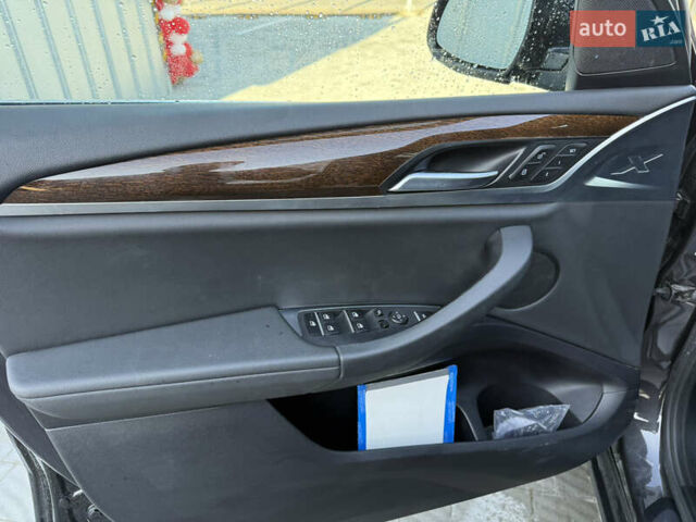 Серый БМВ Х3, объемом двигателя 2 л и пробегом 130 тыс. км за 23400 $, фото 27 на Automoto.ua