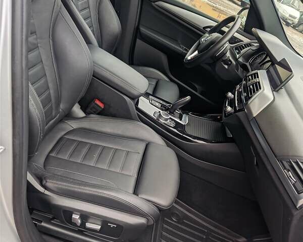 Серый БМВ Х3, объемом двигателя 2 л и пробегом 18 тыс. км за 28500 $, фото 44 на Automoto.ua