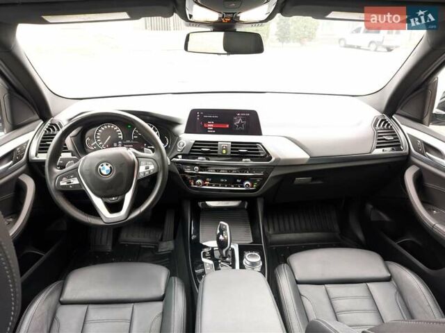 Серый БМВ Х3, объемом двигателя 2 л и пробегом 18 тыс. км за 28500 $, фото 27 на Automoto.ua