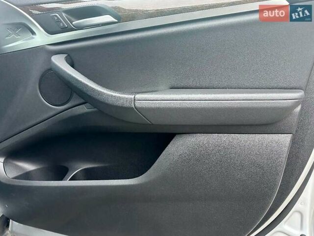 Сірий БМВ Х3, об'ємом двигуна 2 л та пробігом 110 тис. км за 29500 $, фото 23 на Automoto.ua