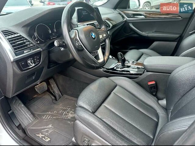 Сірий БМВ Х3, об'ємом двигуна 2 л та пробігом 110 тис. км за 29500 $, фото 10 на Automoto.ua
