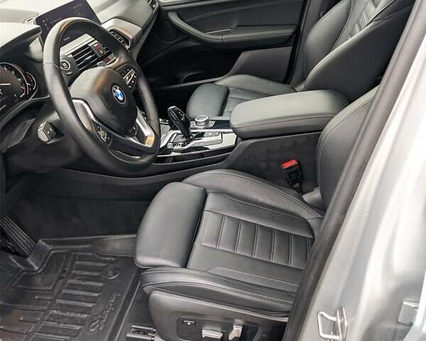 Серый БМВ Х3, объемом двигателя 2 л и пробегом 16 тыс. км за 34000 $, фото 40 на Automoto.ua