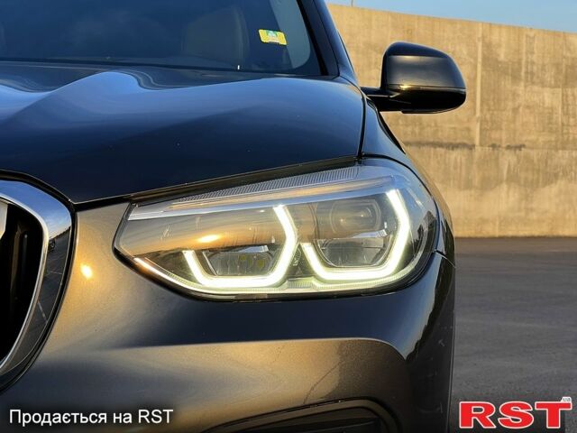 Серый БМВ Х3, объемом двигателя 2 л и пробегом 140 тыс. км за 35500 $, фото 3 на Automoto.ua