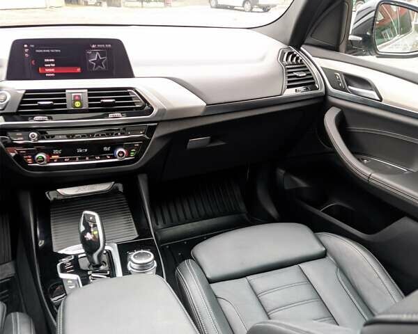 Серый БМВ Х3, объемом двигателя 2 л и пробегом 18 тыс. км за 28500 $, фото 29 на Automoto.ua