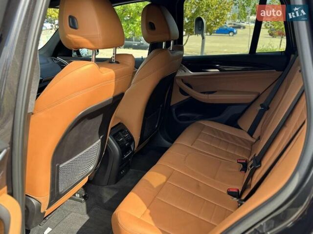 Серый БМВ Х3, объемом двигателя 2 л и пробегом 60 тыс. км за 36000 $, фото 2 на Automoto.ua