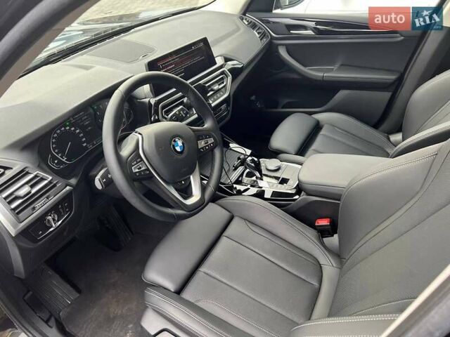 Серый БМВ Х3, объемом двигателя 2 л и пробегом 21 тыс. км за 43000 $, фото 2 на Automoto.ua
